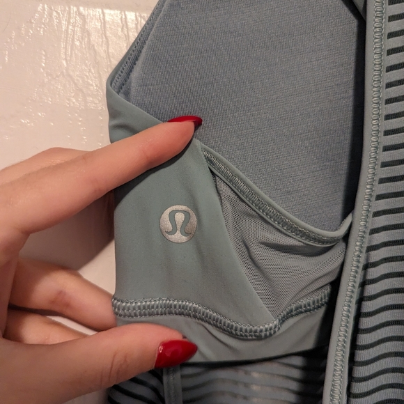 Lululemon tank top with built in bra - Picture 3 of 4